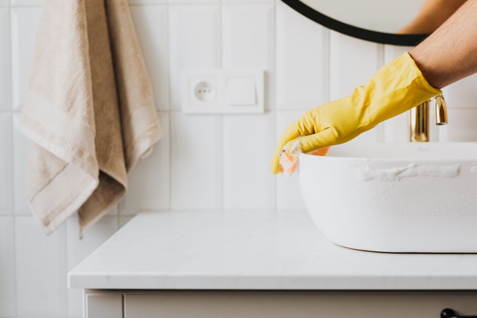 Detail cleaning a bathroom sink